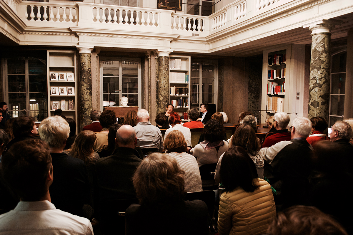 Der vollbesetzte Hallersaal in der Burgerbibliothek. Bild: zvg