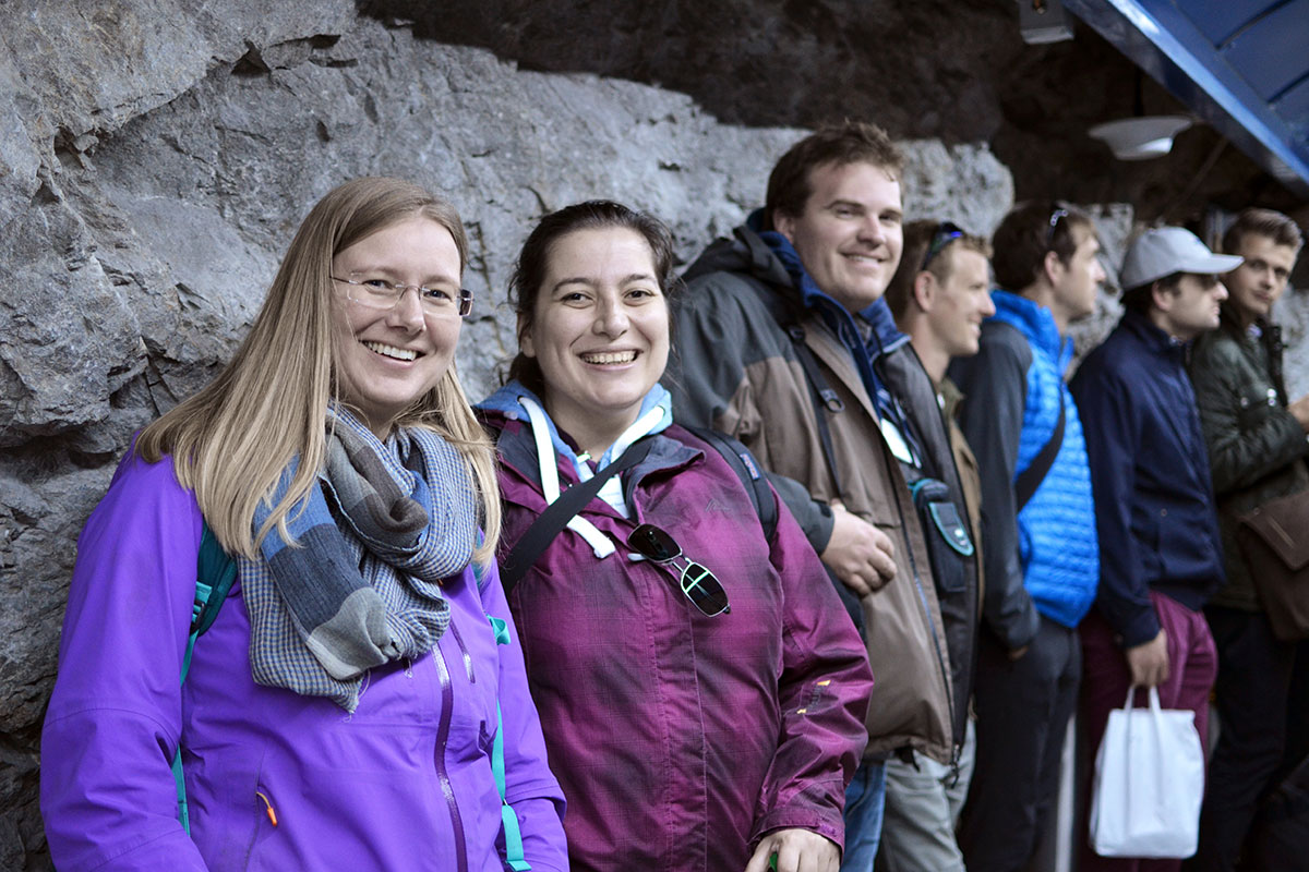 Teilnehmerinnen und Teilnehmer der Climate Summer School auf dem Weg aufs Jungfraujoch. Bild: Céline Dizerens