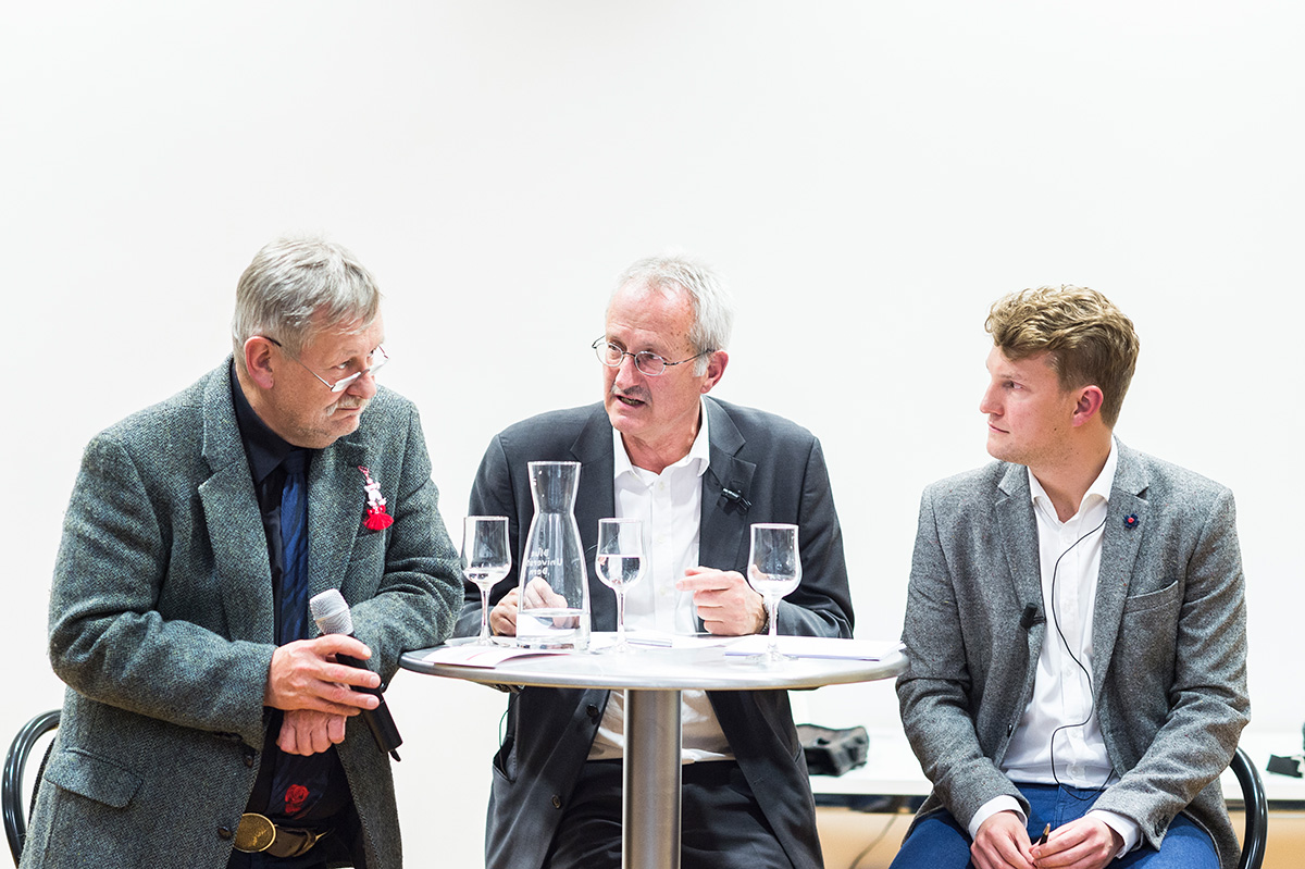 Stig Förster, Hans Hurni und Tobias Eule im Gespräch (von links nach rechts).