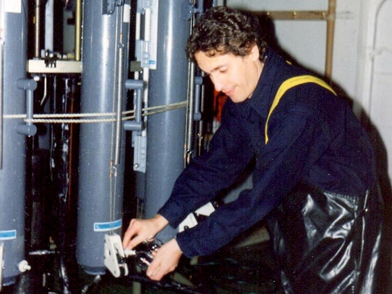 Thomas Stocker 1992 bei der Probenahme an Bord der R/V Nathaniel B. Palmer im Weddell Meer (Antarktis)