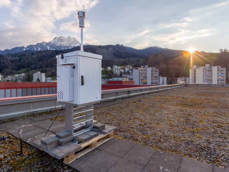 Ein Poleno-Messgerät der Firma Swisens. Es misst automatisch die Konzentration von allergenen Pollen in der Luft und liefert so Grundlagen für detaillierte Pollenprognosen. © Swisens